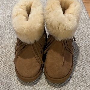 Koolaburra Fringe Boots Size 6
